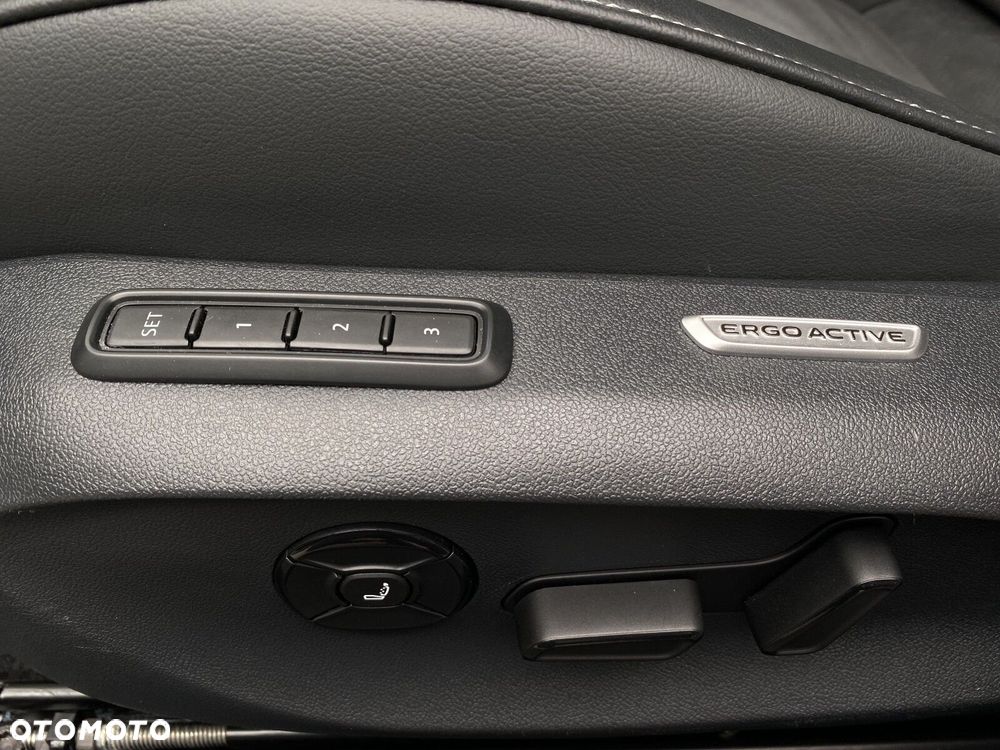 Volkswagen Passat Variant 2.0 TDI SCR 4Mot Elegance DSG - 13