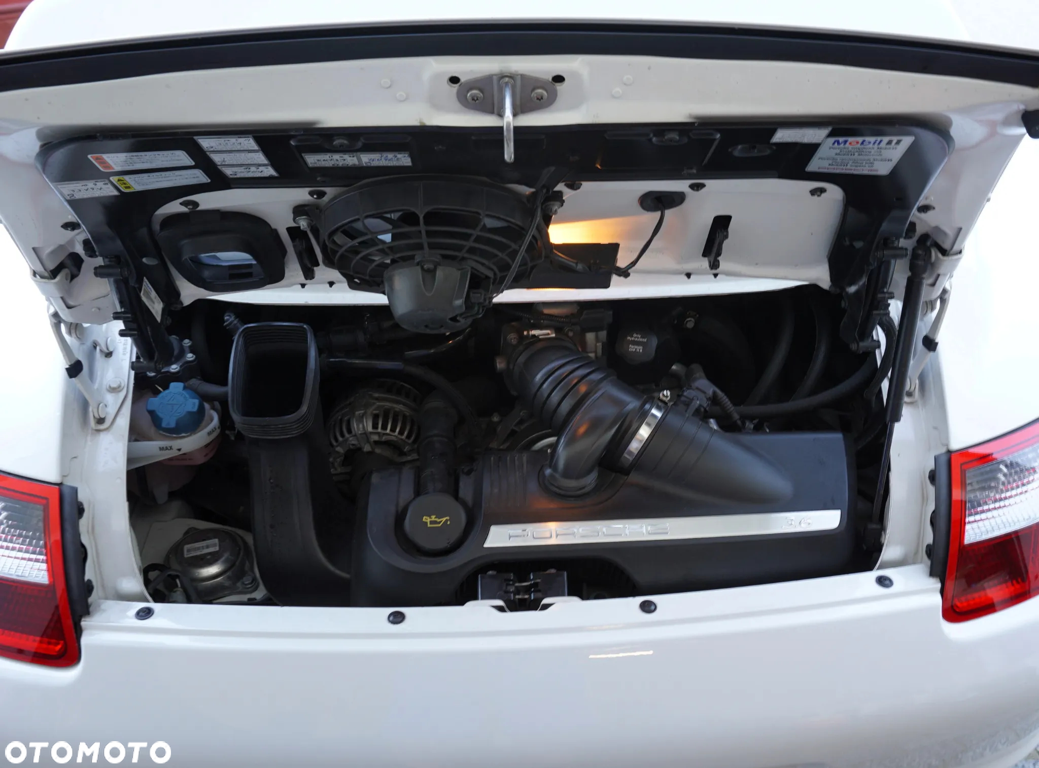 Porsche 911 Carrera 4 Tiptronic S - 14