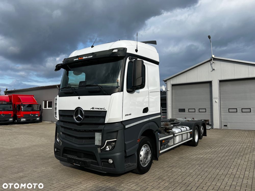 Mercedes-Benz Actros - 17