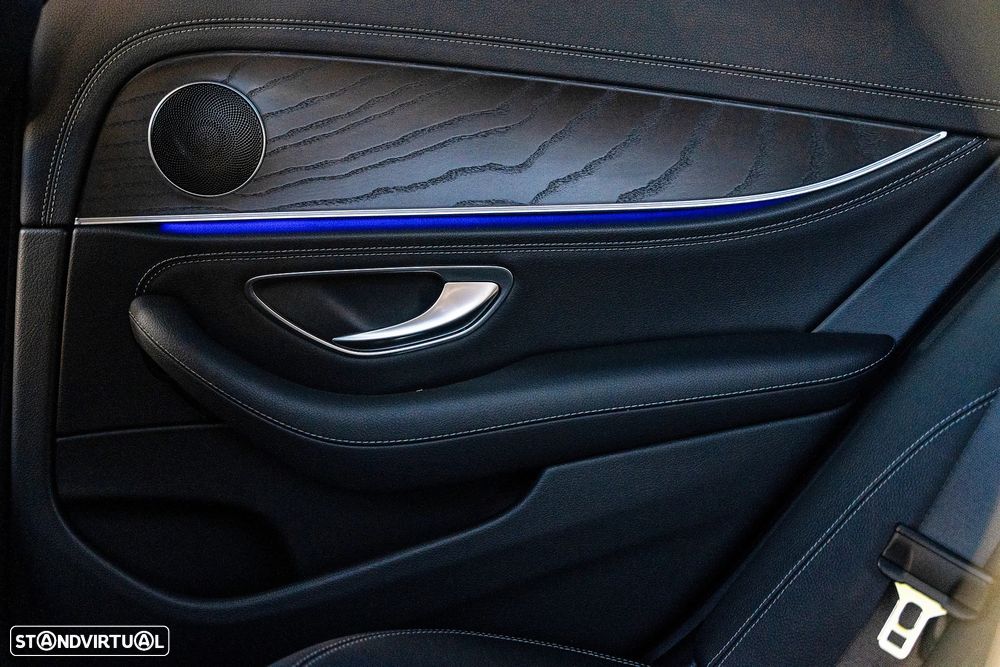 Mercedes-Benz E 300 de AMG Line - 17