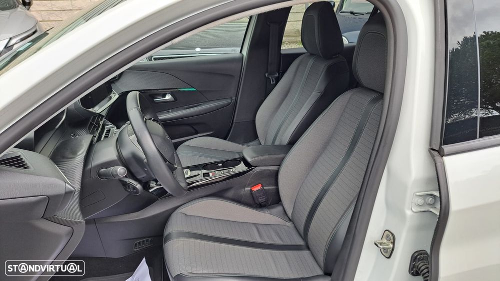 Peugeot e-208 50 kWh Allure - 31