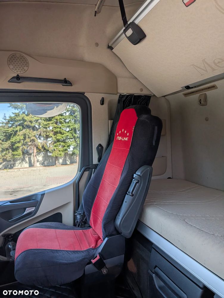 Mercedes-Benz Actros - 8