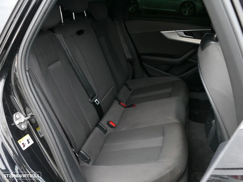 Audi A4 Avant 40 TDI Sport S tronic - 33