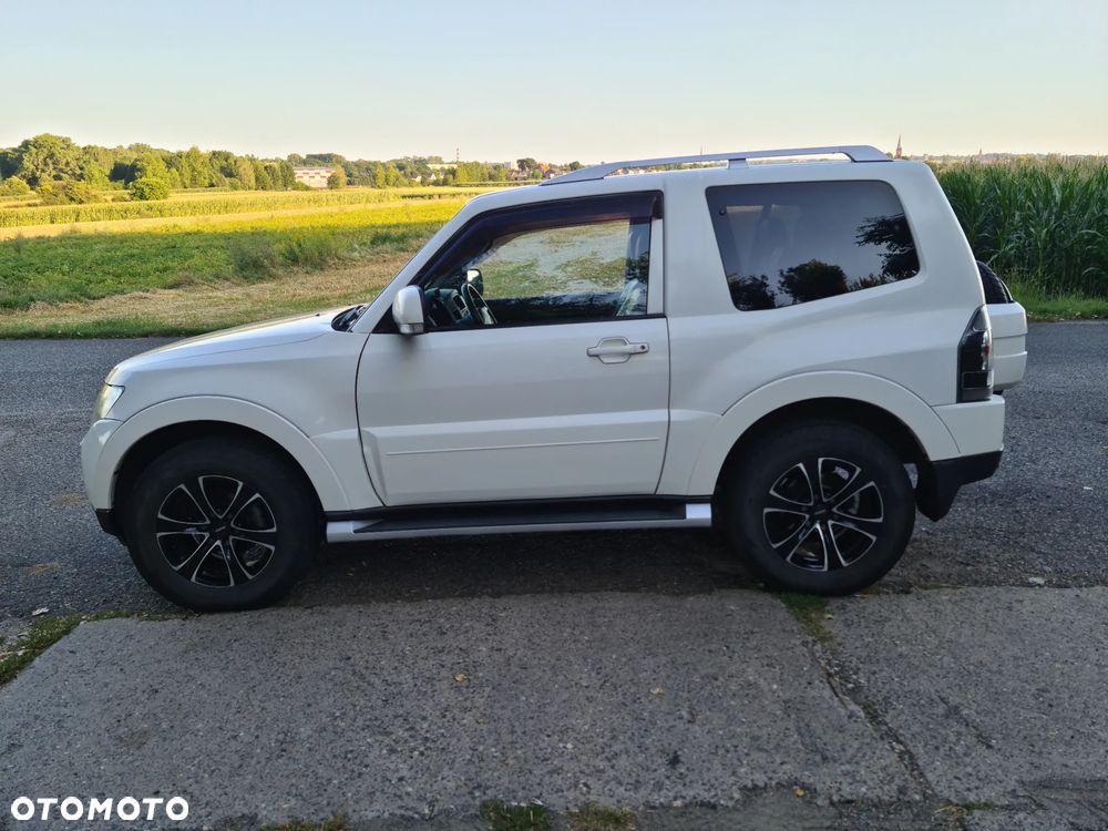Mitsubishi Pajero - 3