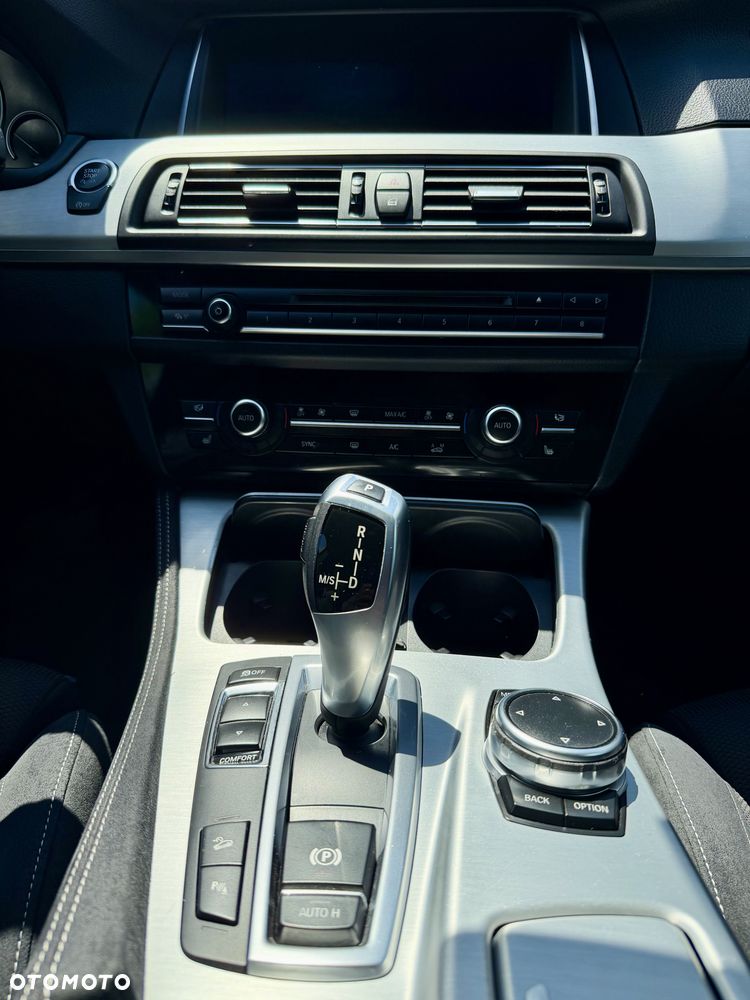 BMW Seria 5 525d xDrive - 6