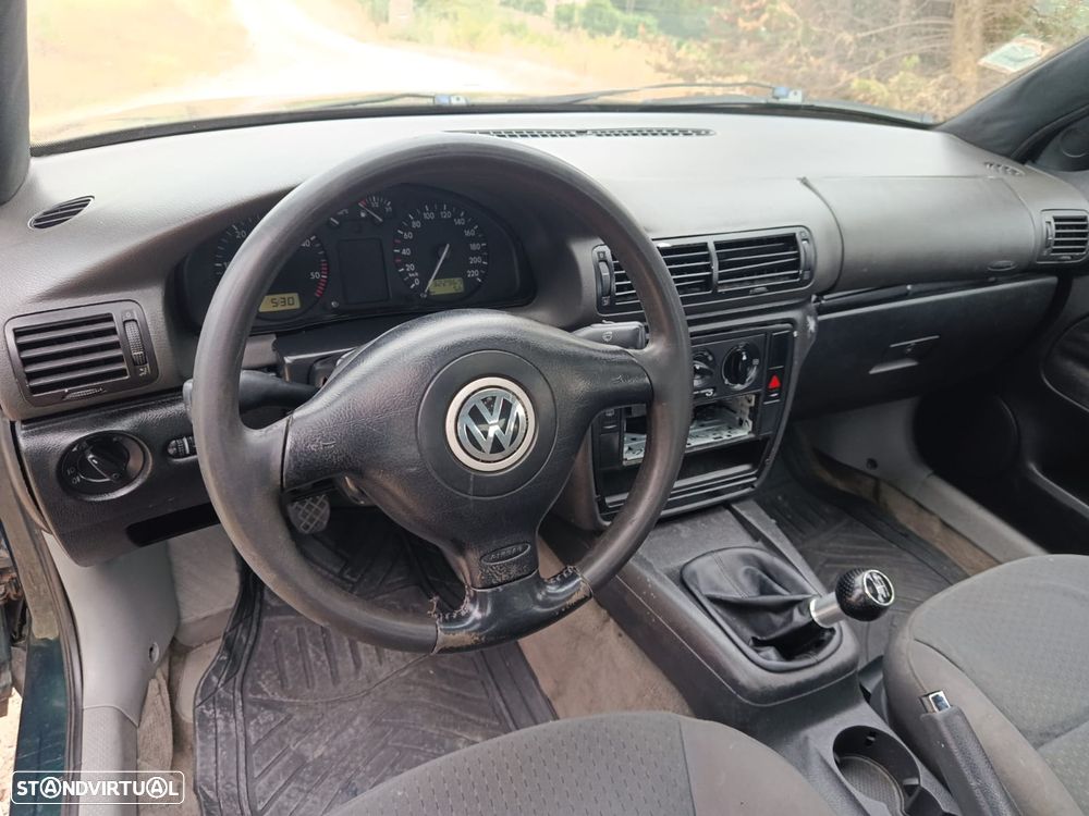 VW Passat 1.9 TDi Confortline Top - 9