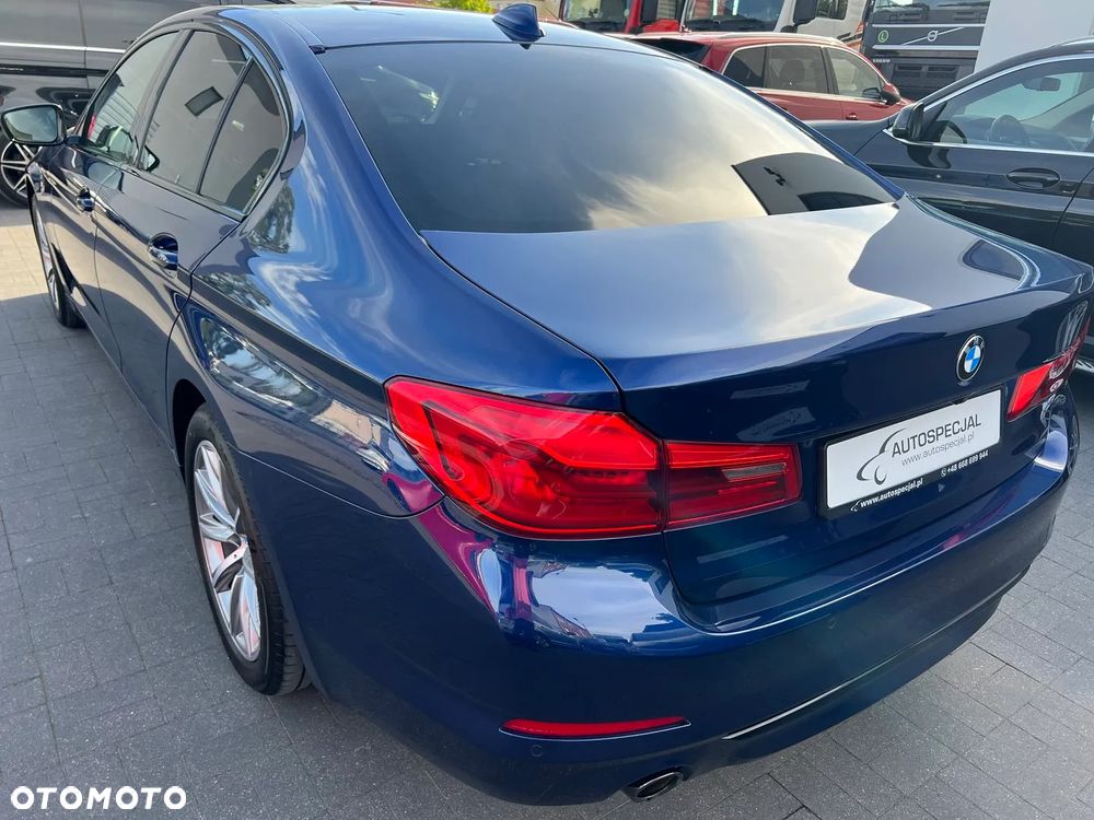BMW Seria 5 520d Sport Line - 4