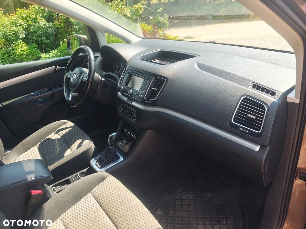 Volkswagen Sharan 2.0 TDI Comfortline DSG - 24