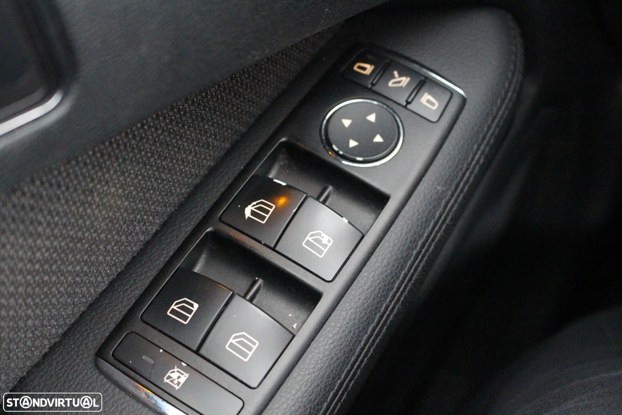 Mercedes-Benz E 220 CDi Avantgarde BlueEfficiency Auto - 21