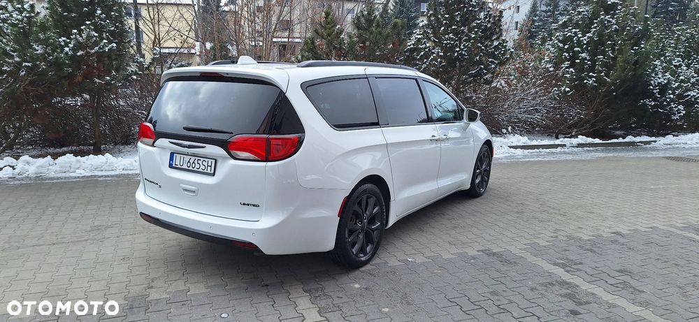 Chrysler Pacifica - 7