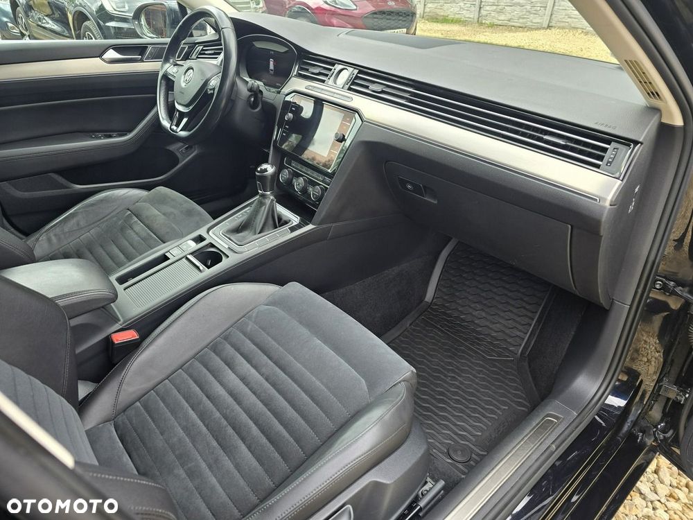 Volkswagen Passat - 11