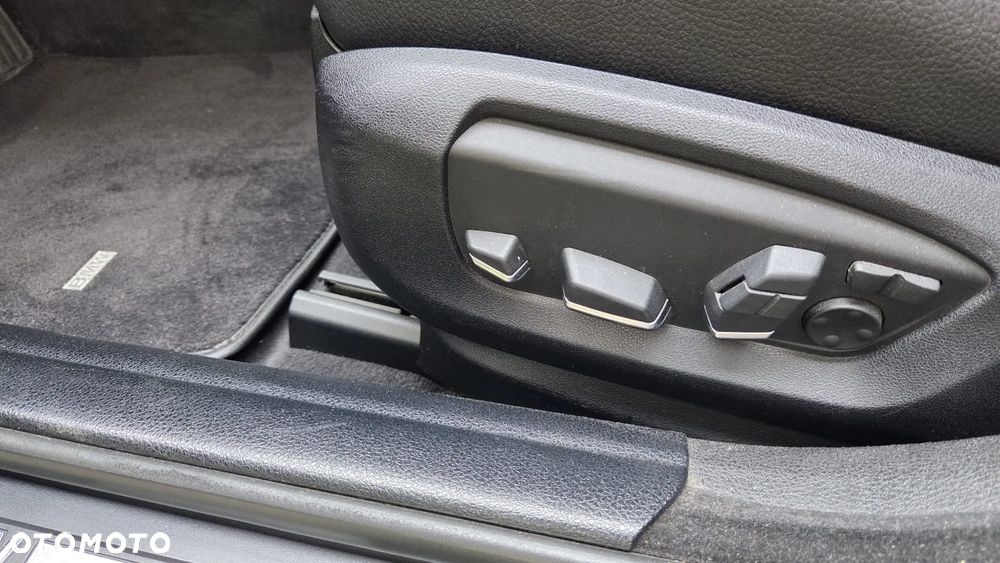BMW Seria 5 525d - 13