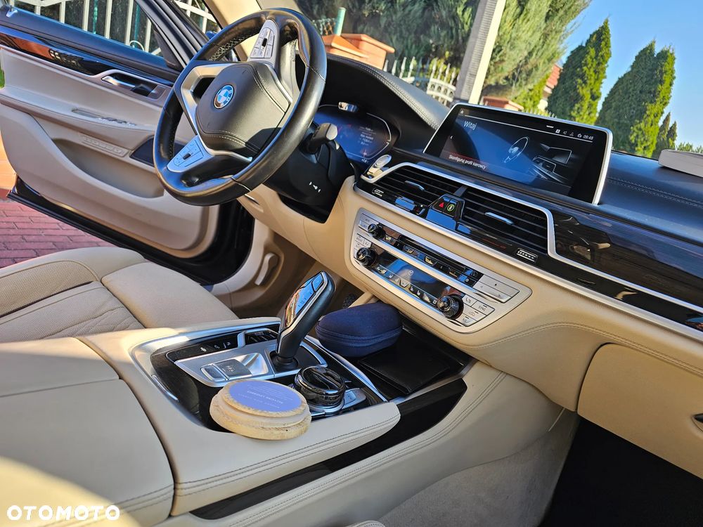 BMW Seria 7 730d mHEV - 16