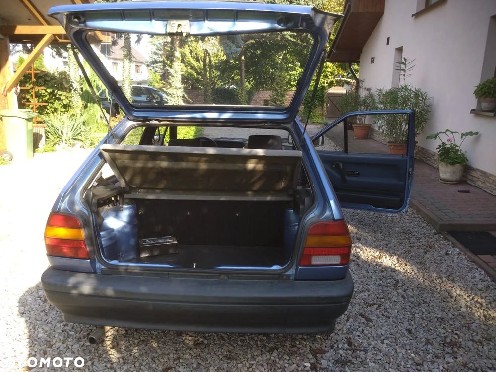 Volkswagen Polo Coupe 1.3 CL - 23