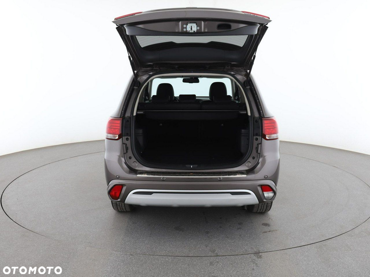 Mitsubishi Outlander 2.4 4WD Plug-In Hybrid - 19