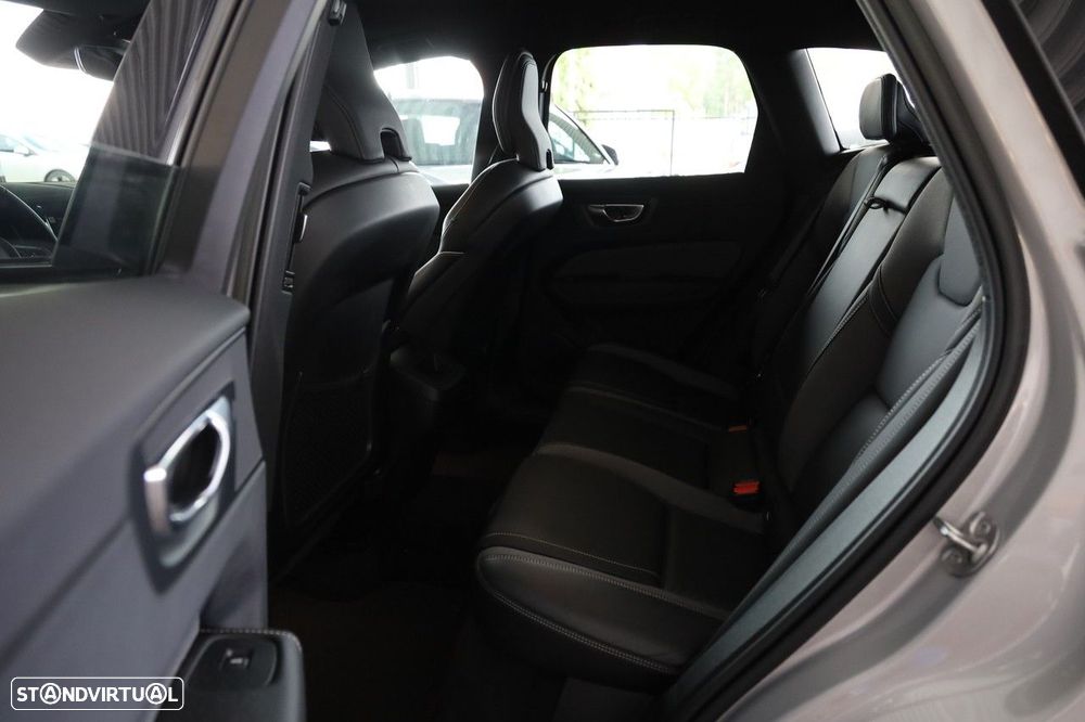 Volvo XC 60 2.0 B4 Plus Dark - 9