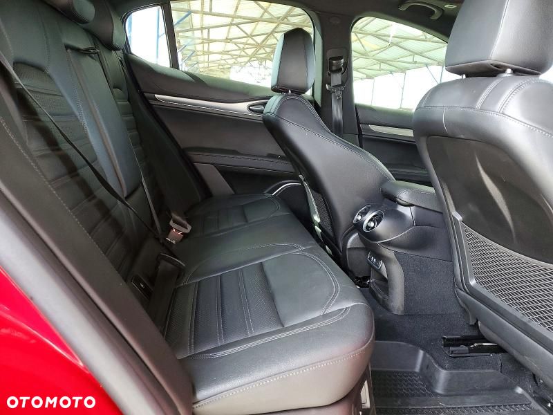 Alfa Romeo Stelvio - 14