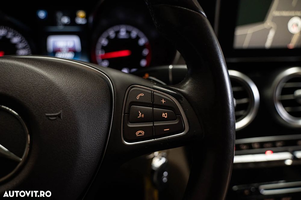 Mercedes-Benz GLC 250 4Matic 9G-TRONIC AMG Line - 22