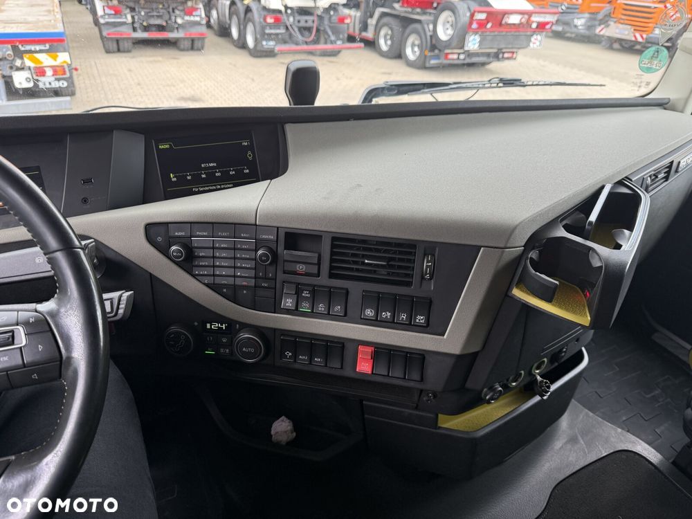 Volvo FH16 650 6x4 EURO6 CIĄGNIK SIODŁOWY Z HYDRAULIKĄ - 13