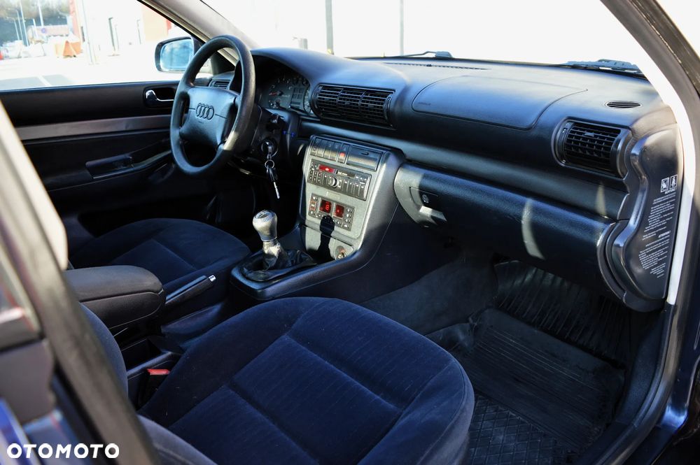 Audi A4 Limousine - 11