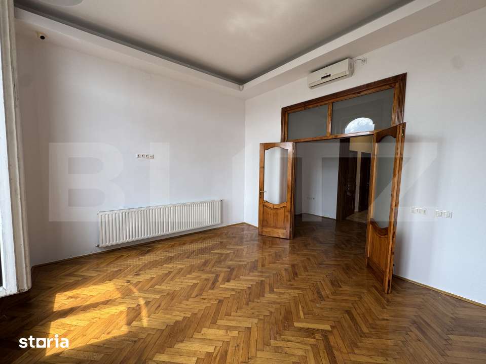 Vand apartament ULTRACENTRAL cu 2 camere - perfect pentru spatiu de bi — fotografia 1