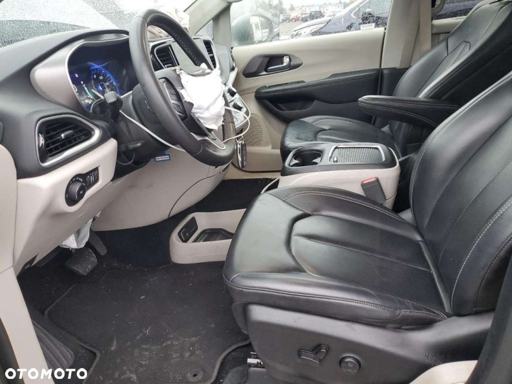 Chrysler Pacifica - 7