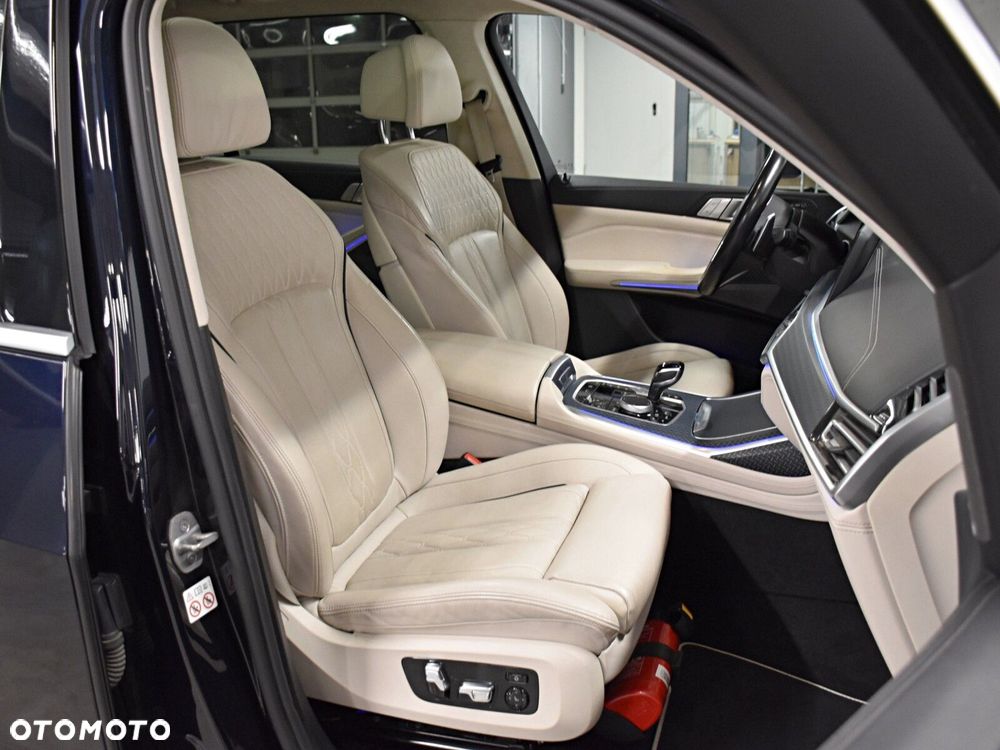 BMW X7 M50i sport - 12