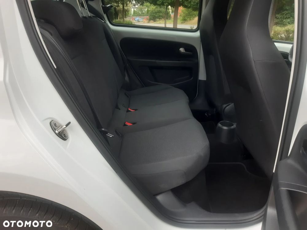 Volkswagen up! Active - 15