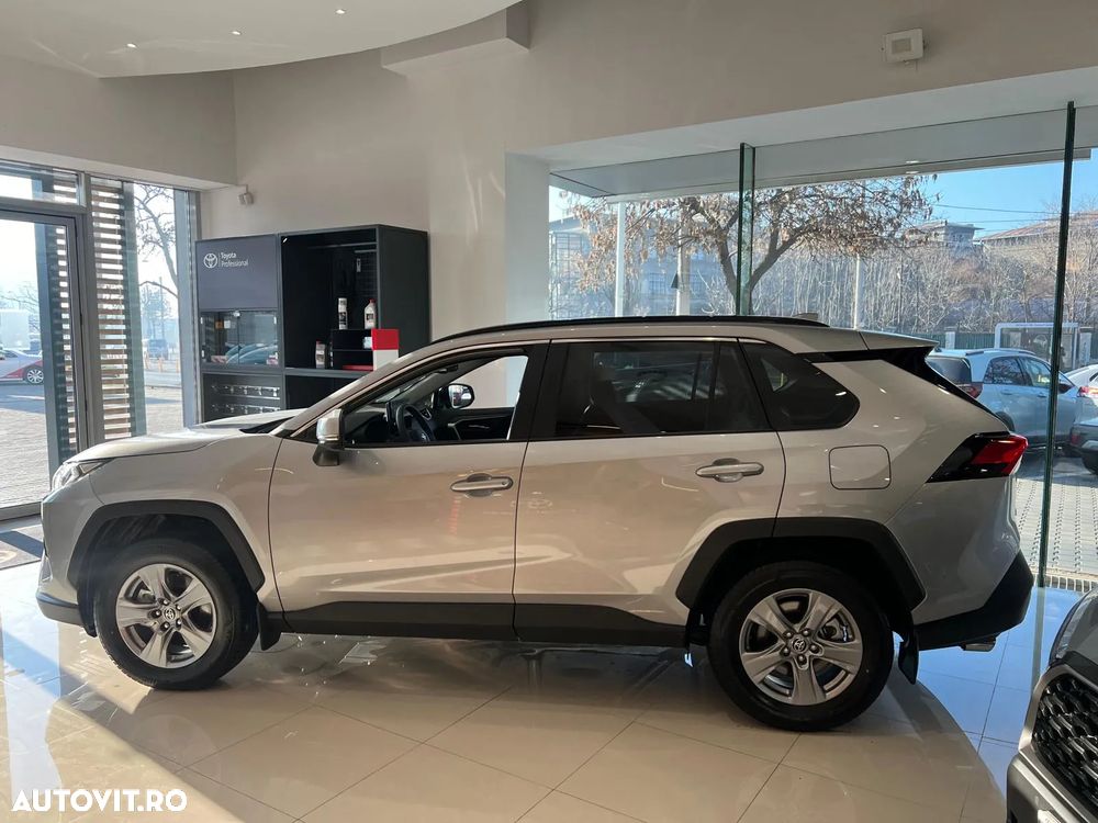 Toyota RAV4 - 1