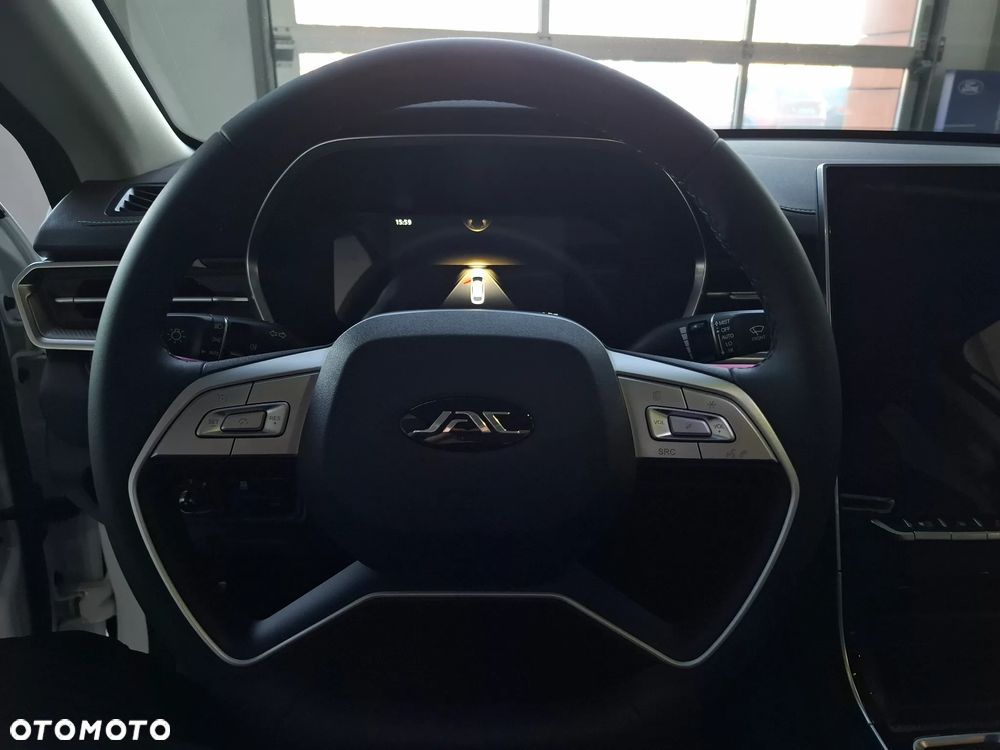 JAC J7 Plus CVT - 9