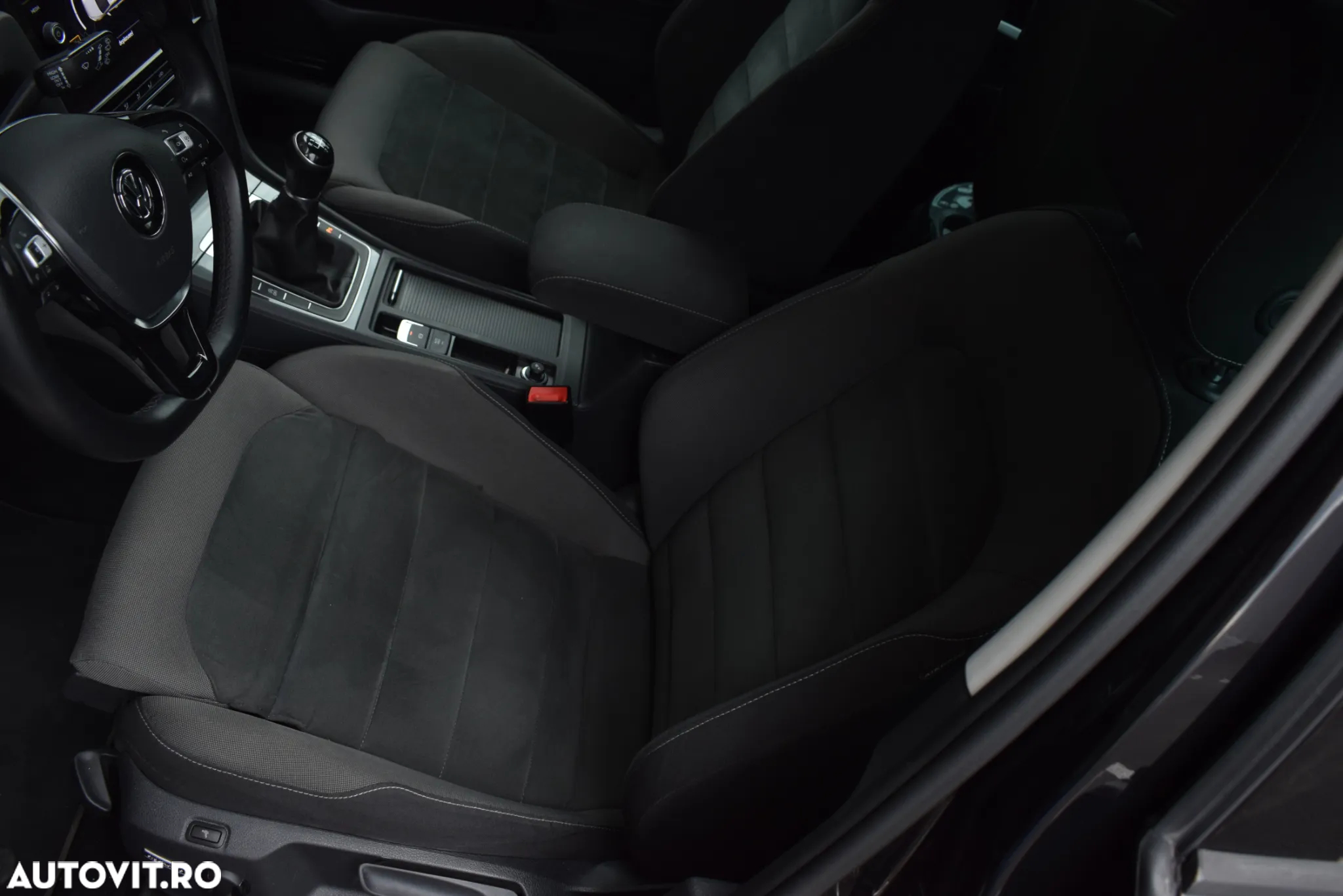 Volkswagen Golf 2.0 TDI Highline - 12