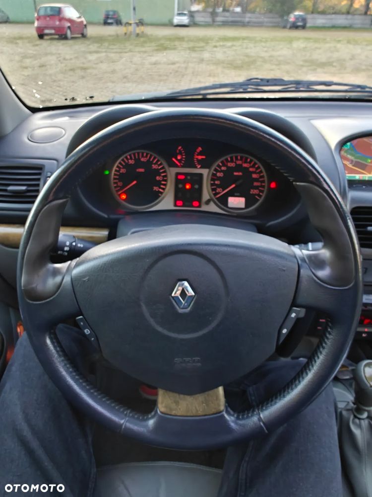 Renault Clio 1.6 16V Initiale - 18