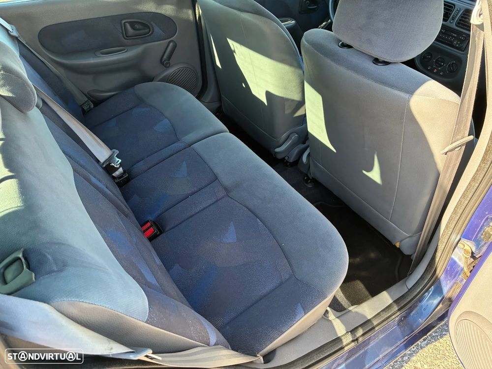 Renault Clio 1.2 RT - 16