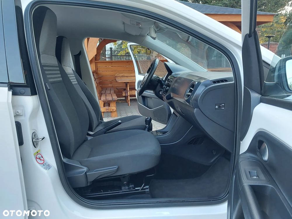 Volkswagen up! black - 30