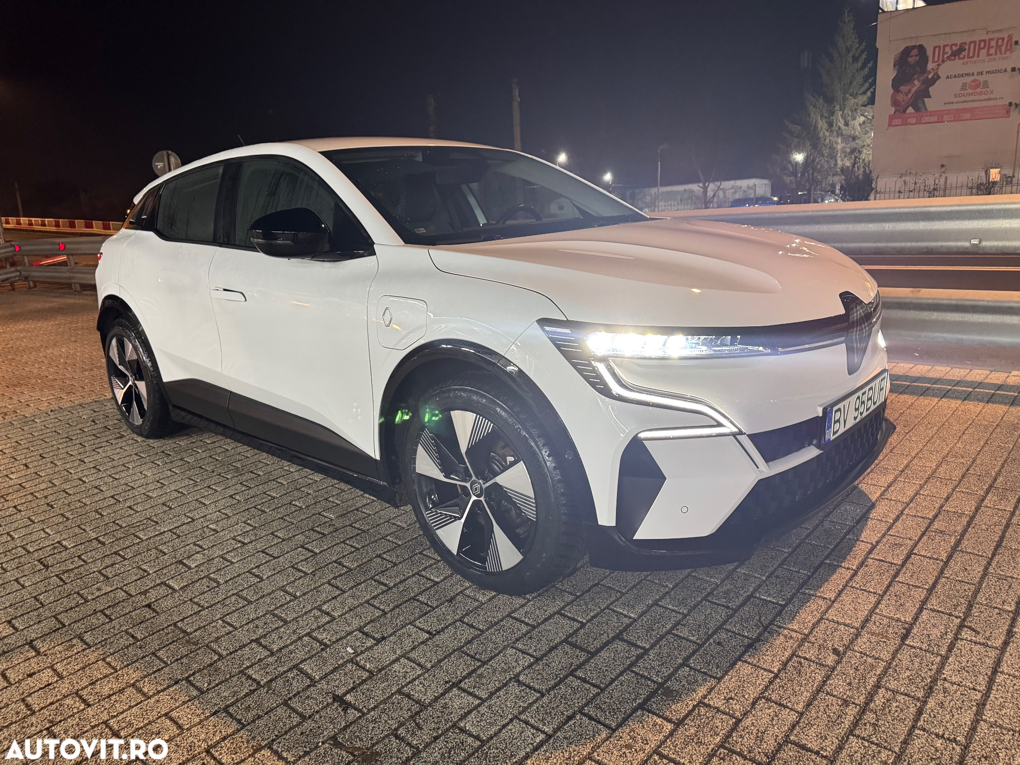 Renault Megane E-TECH EV40 standard charge equilibre - 18