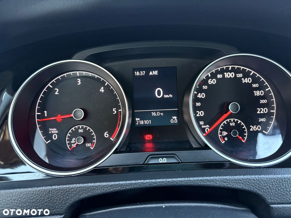 Volkswagen Golf - 23