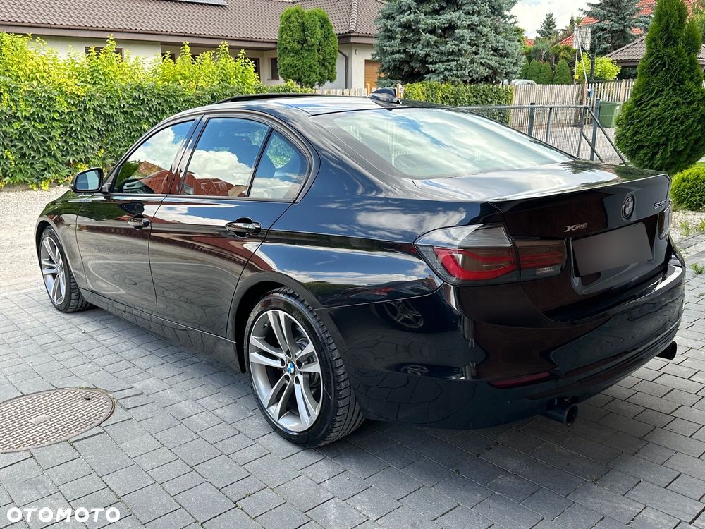 BMW Seria 3 335i xDrive Sport Line - 4