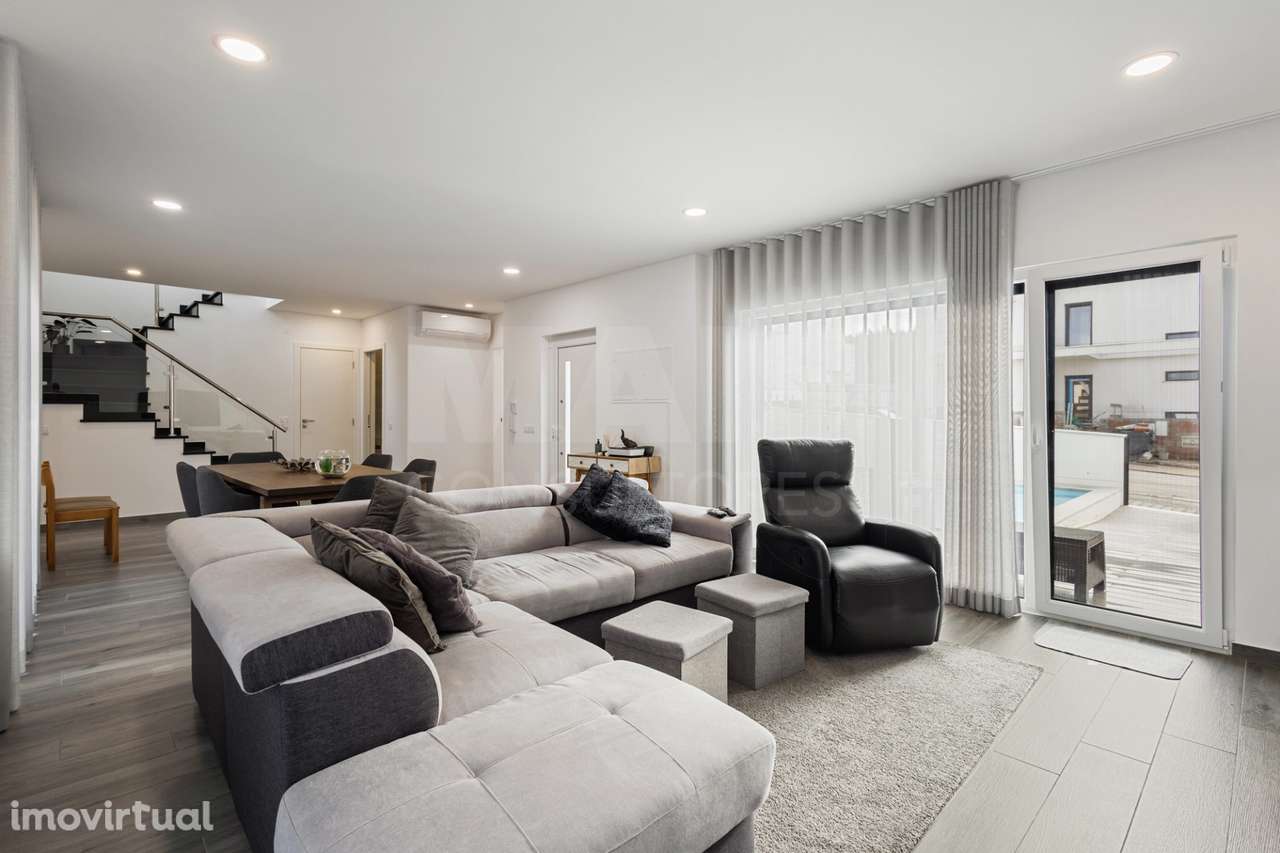 Moradia semi-nova T3 com piscina e vista mar - Grande imagem: 5/36