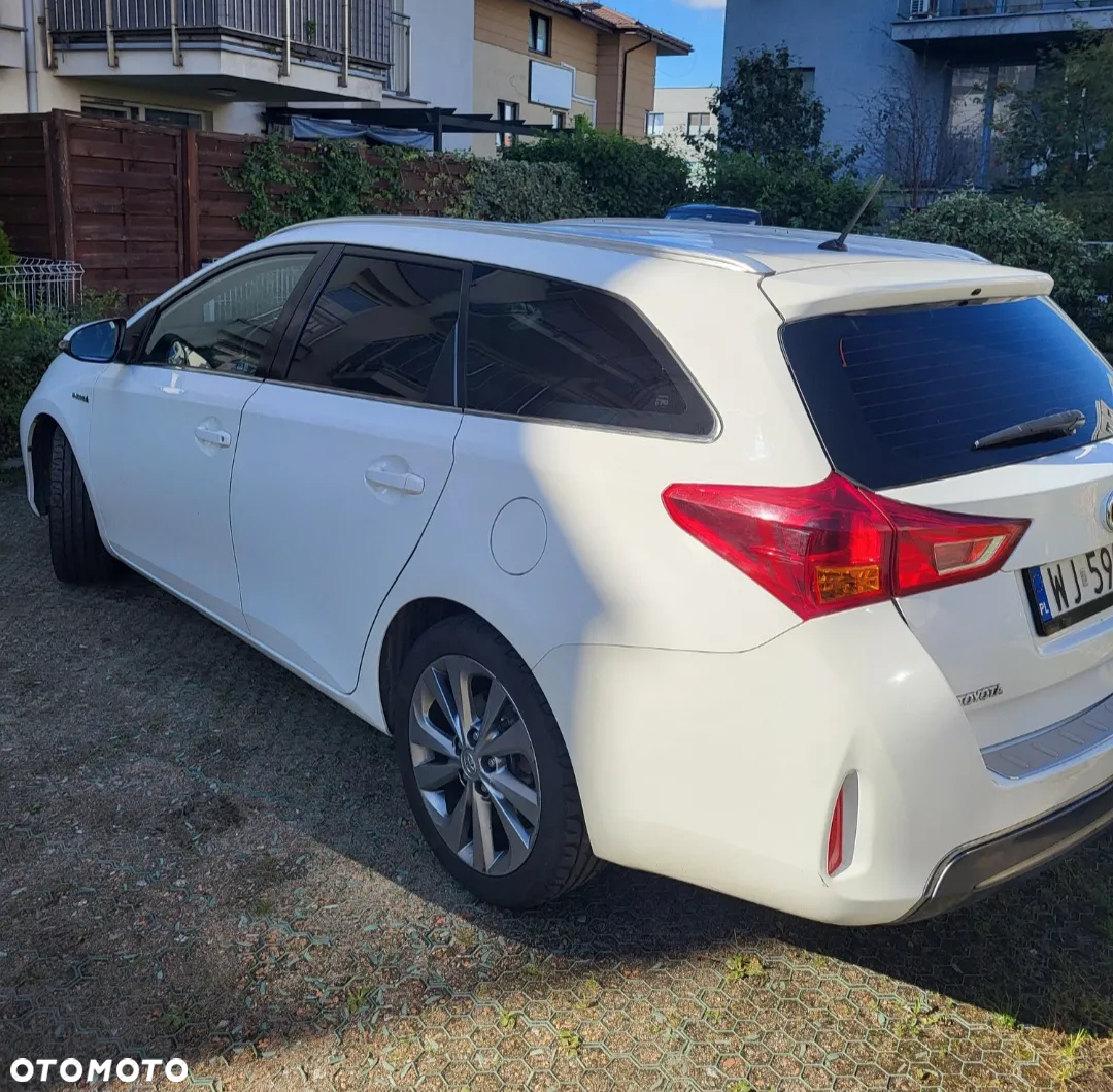 Toyota Auris 1.8 HSD Luna - 2