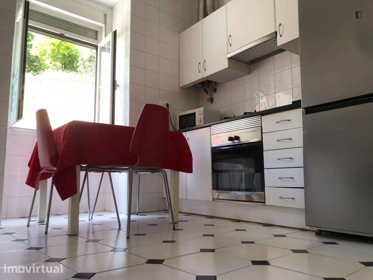 Quarto - localizado em Intendente Lisbon - Grande imagem: 5/29