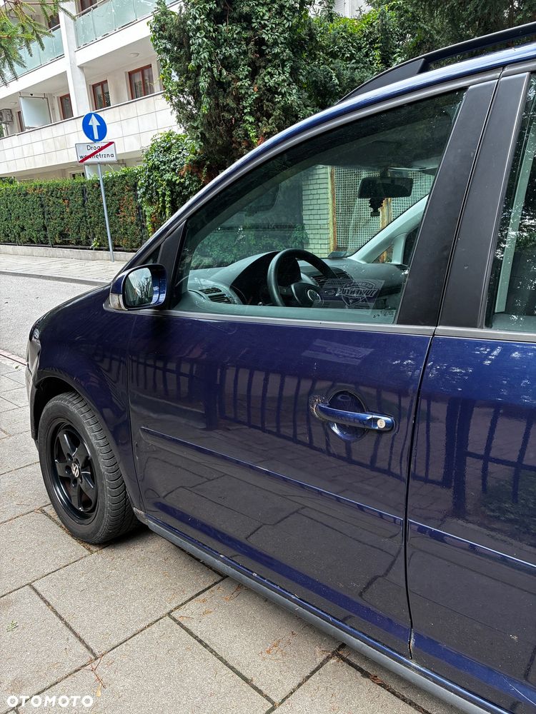 Volkswagen Touran 1.6 FSI - 11
