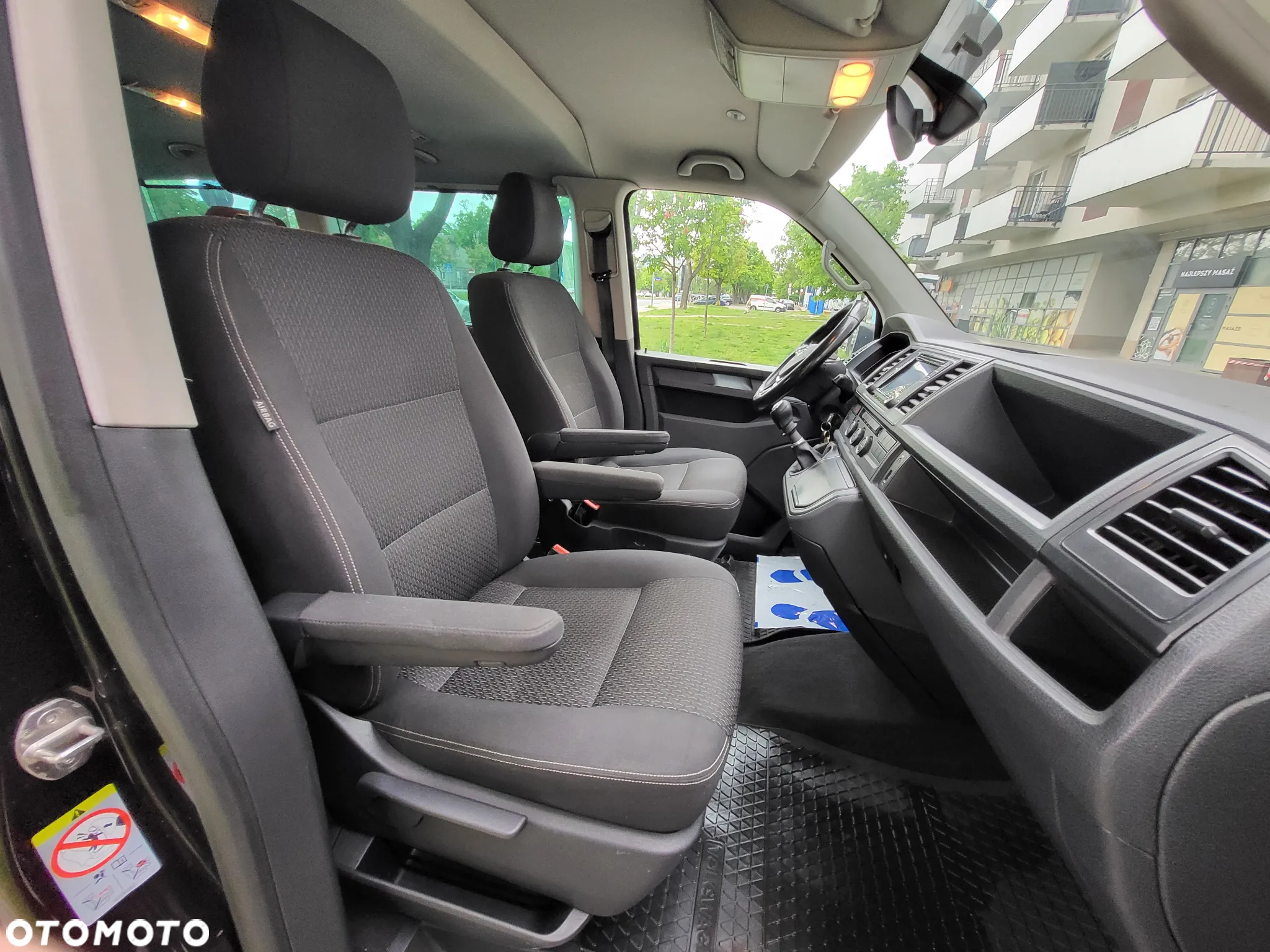 Volkswagen Multivan - 29