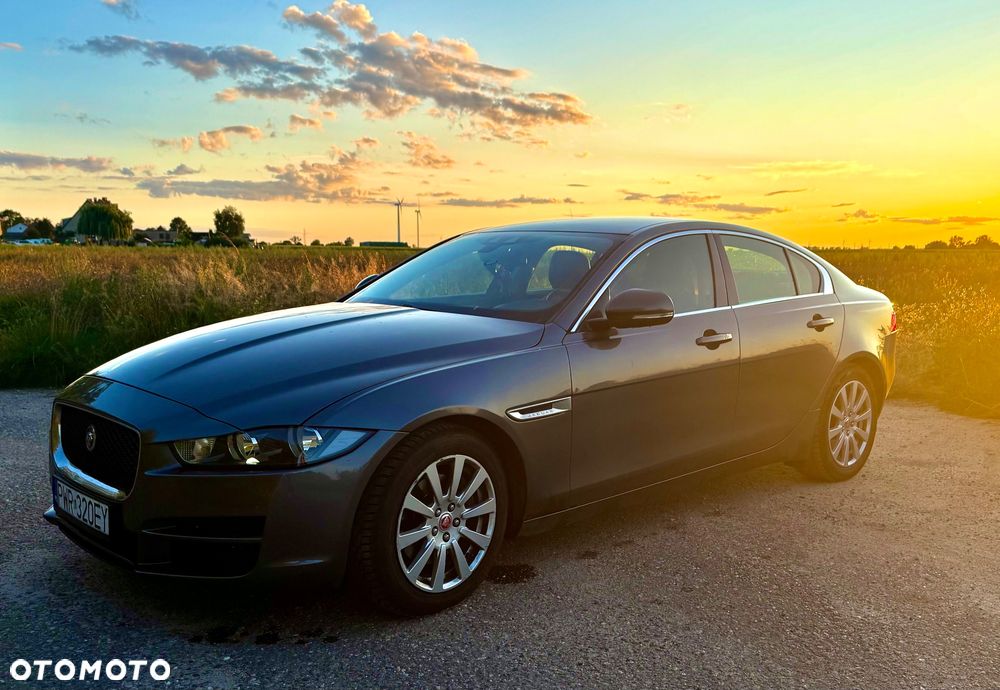 Jaguar XE 2.0 D Prestige - 5
