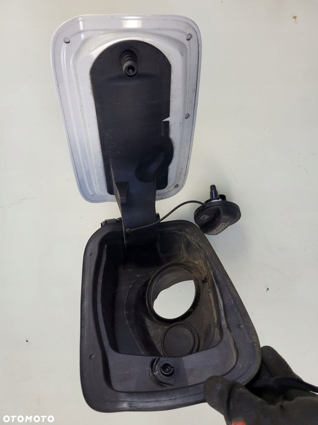 klapka wlewu paliwa 2.0d 300 alpine weiss BMW 2 F45 F46 7302255 - 9