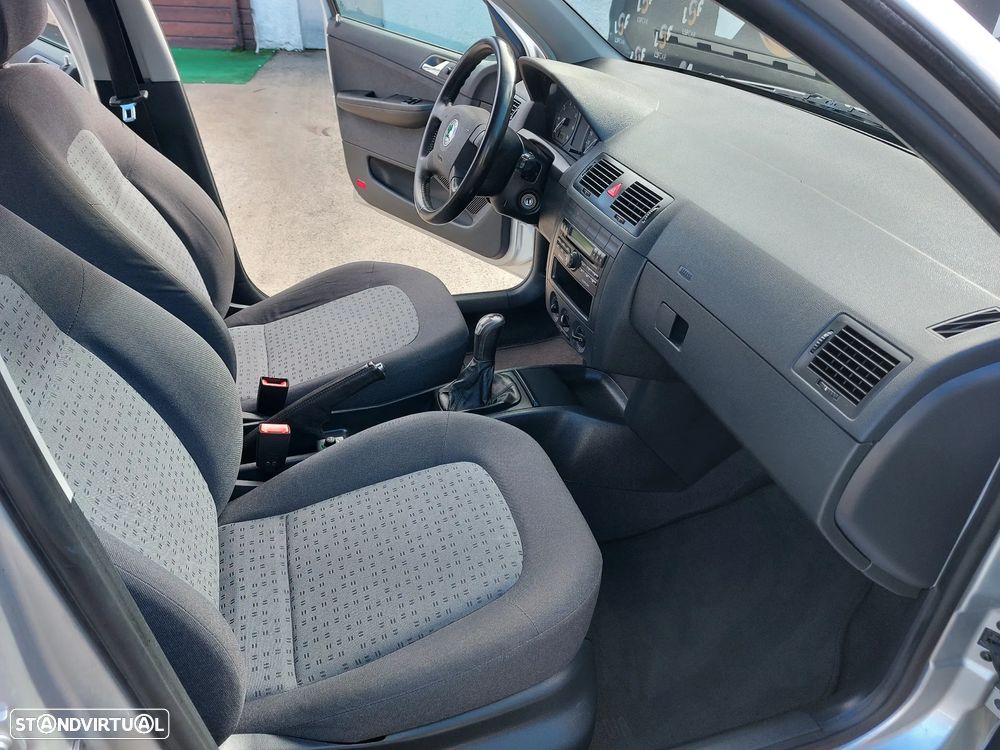 Skoda Fabia Break 1.4 Attractive AC - 11