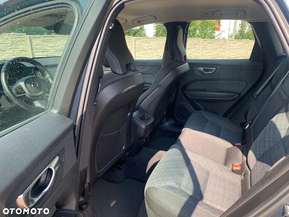 Volvo XC 60 B4 D AWD Momentum Pro - 12