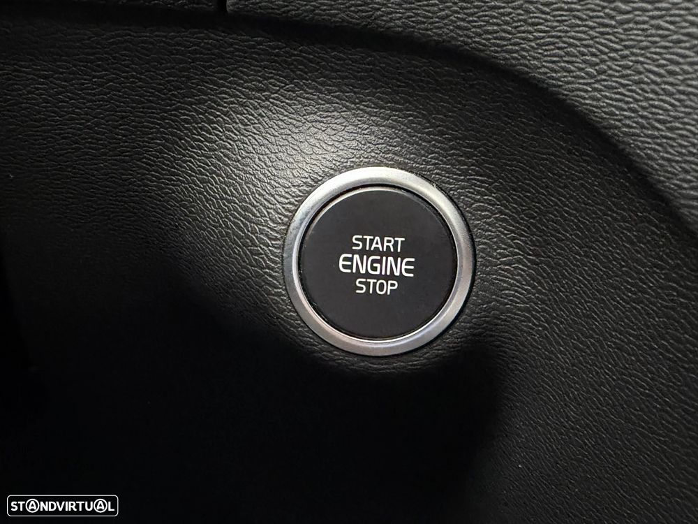 Volvo XC 40 2.0 B4 Momentum Plus - 26