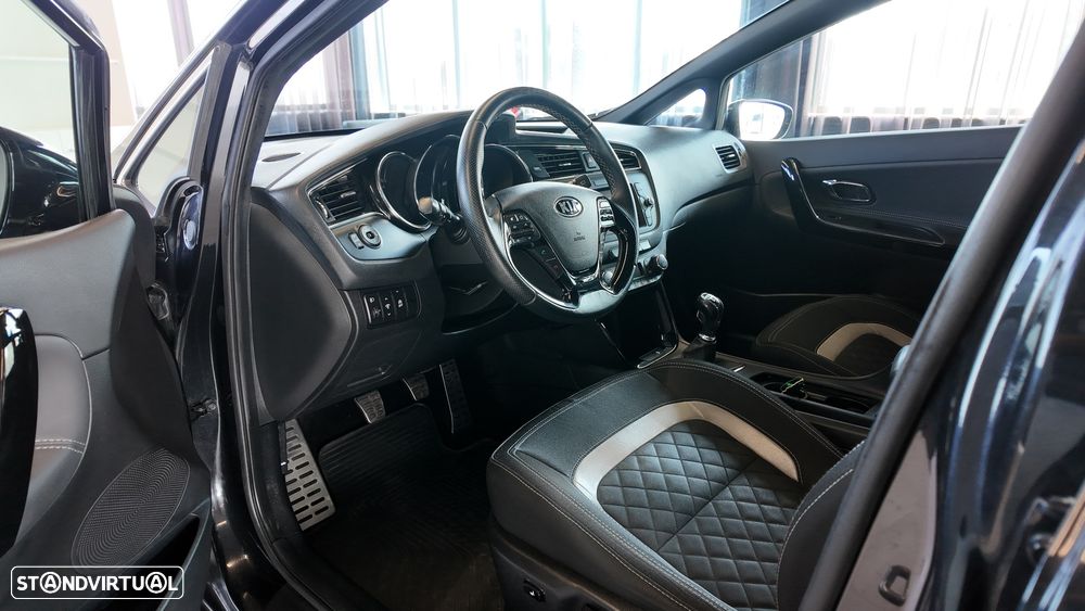 Kia Ceed 1.6 CRDi GT Line - 34