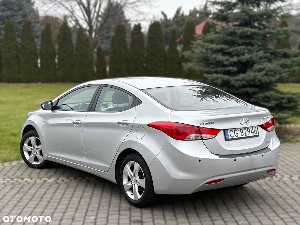 Hyundai Elantra 1.6 Comfort - 8