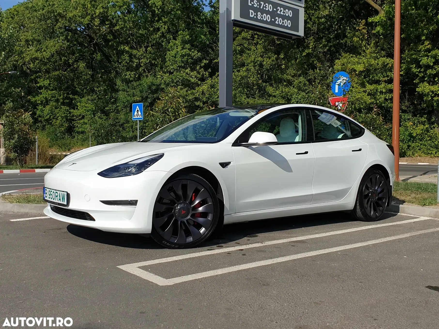 Tesla Model 3 Performance - 2